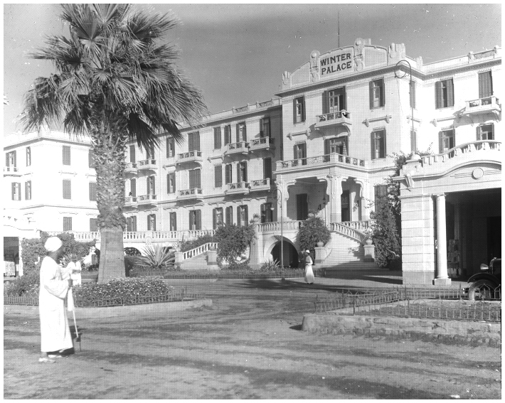 Le Old Winter Palace en 1936.