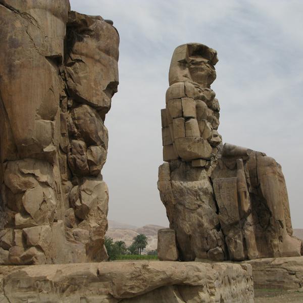 LES COLOSSES DE MEMNON