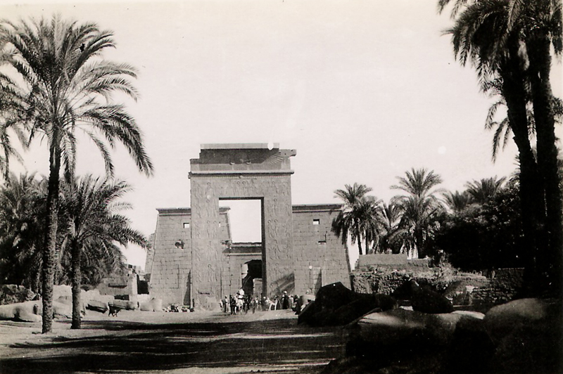 L'arche de RamsèsIII du site de Karnak - Photo envoyée par Marie Grill