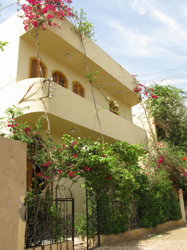 Façade de la villa coté ruelle - Photo Marie Grillot