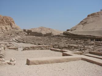 Le village et le temple d'Hathor.