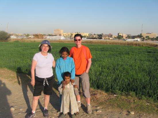 Nicole, Valérie, et les enfants de Gezira.