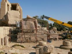 Déplacement des fragments - Le Ramesseum