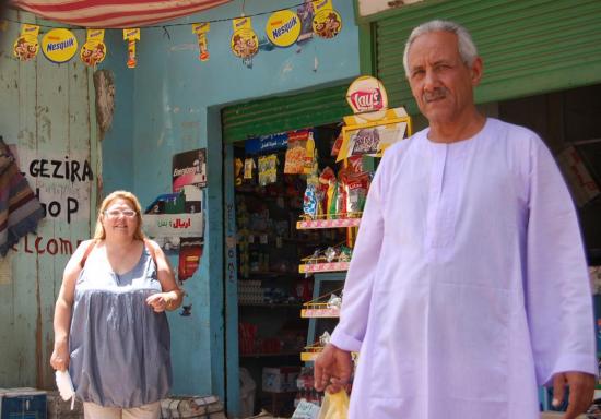 Avec Sayed dans une épicerie de Louxor