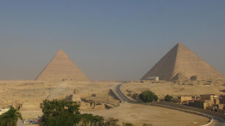 LES PYRAMIDES