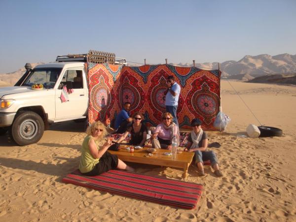 Mathilde, Sylvie, Mohammed, Michel, Dominique et Céline.