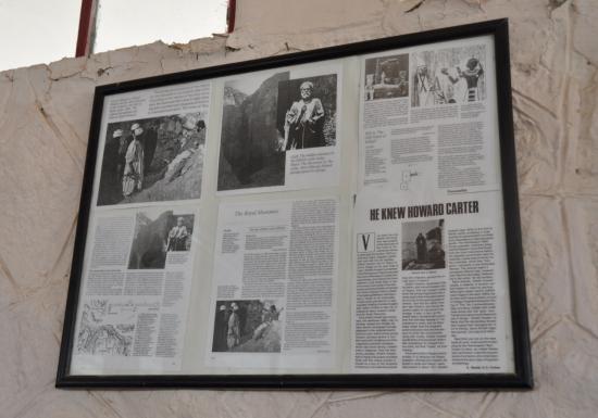 Presse sur les murs du Resthouse du Ramesseum