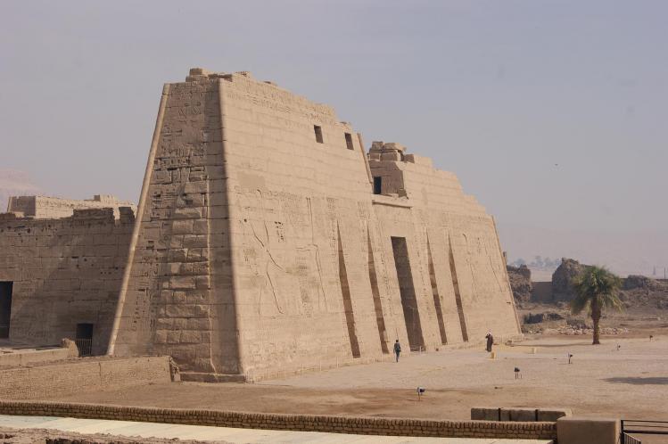 LE TEMPLE DE MEDINET HABOU